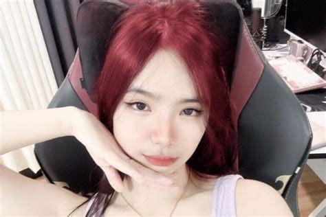 jiji plays nudes|Jiji plays teasing us : r/jiji.